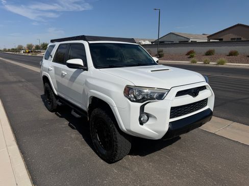 Used 2018 Toyota 4Runner TRD Off-Road AWD/4WD image 8