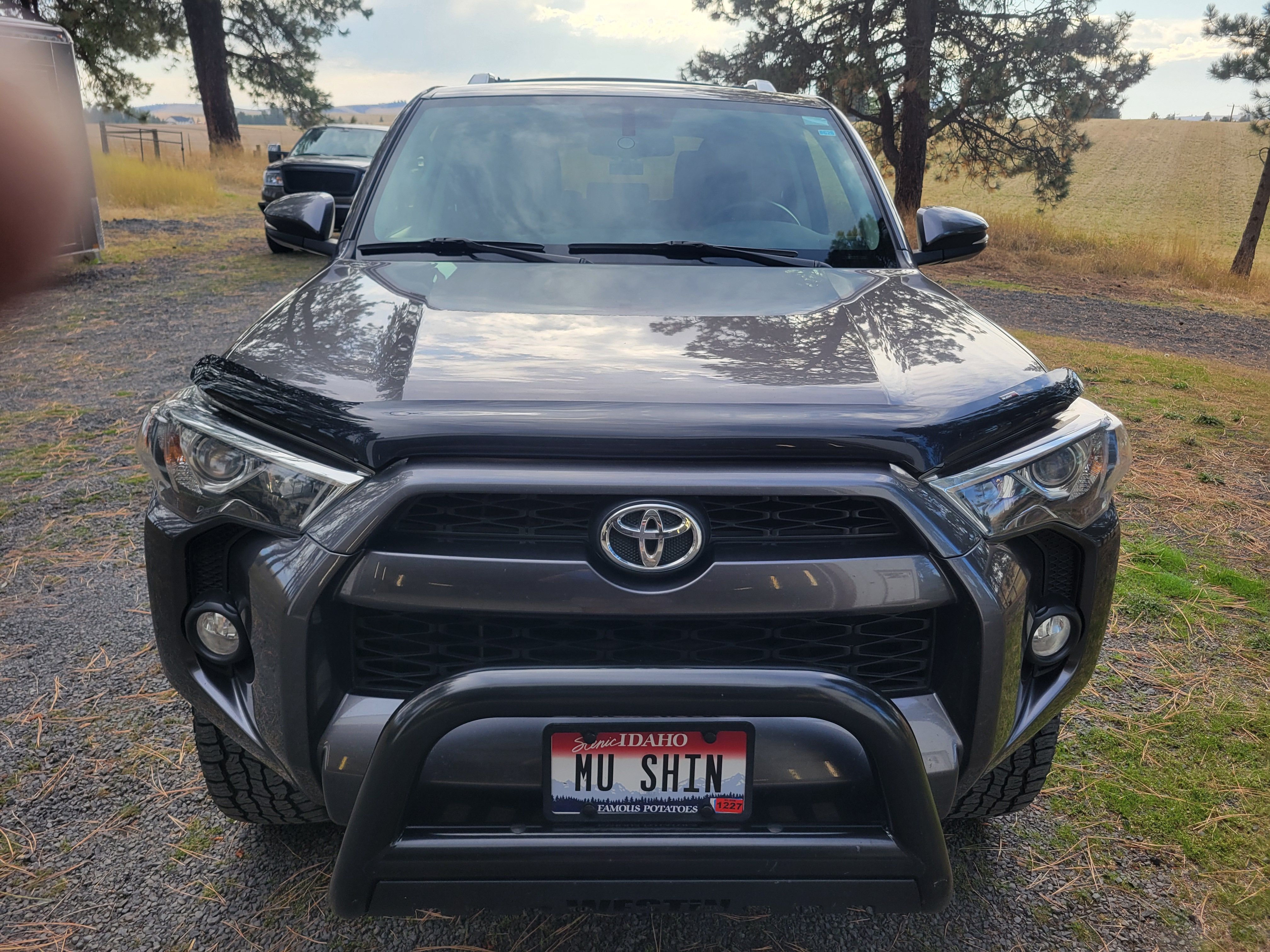 Used 2016 Toyota 4Runner SR5 Premium AWD/4WD image 2