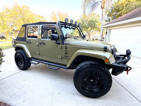 Used 2013 Jeep Wrangler Unlimited Sahara w/ Connectivity Group image 4