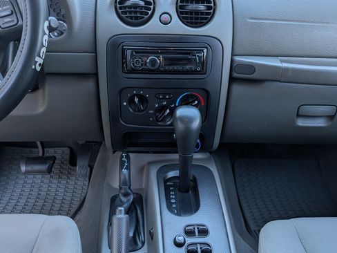 Used 2007 Jeep Liberty Sport image 18