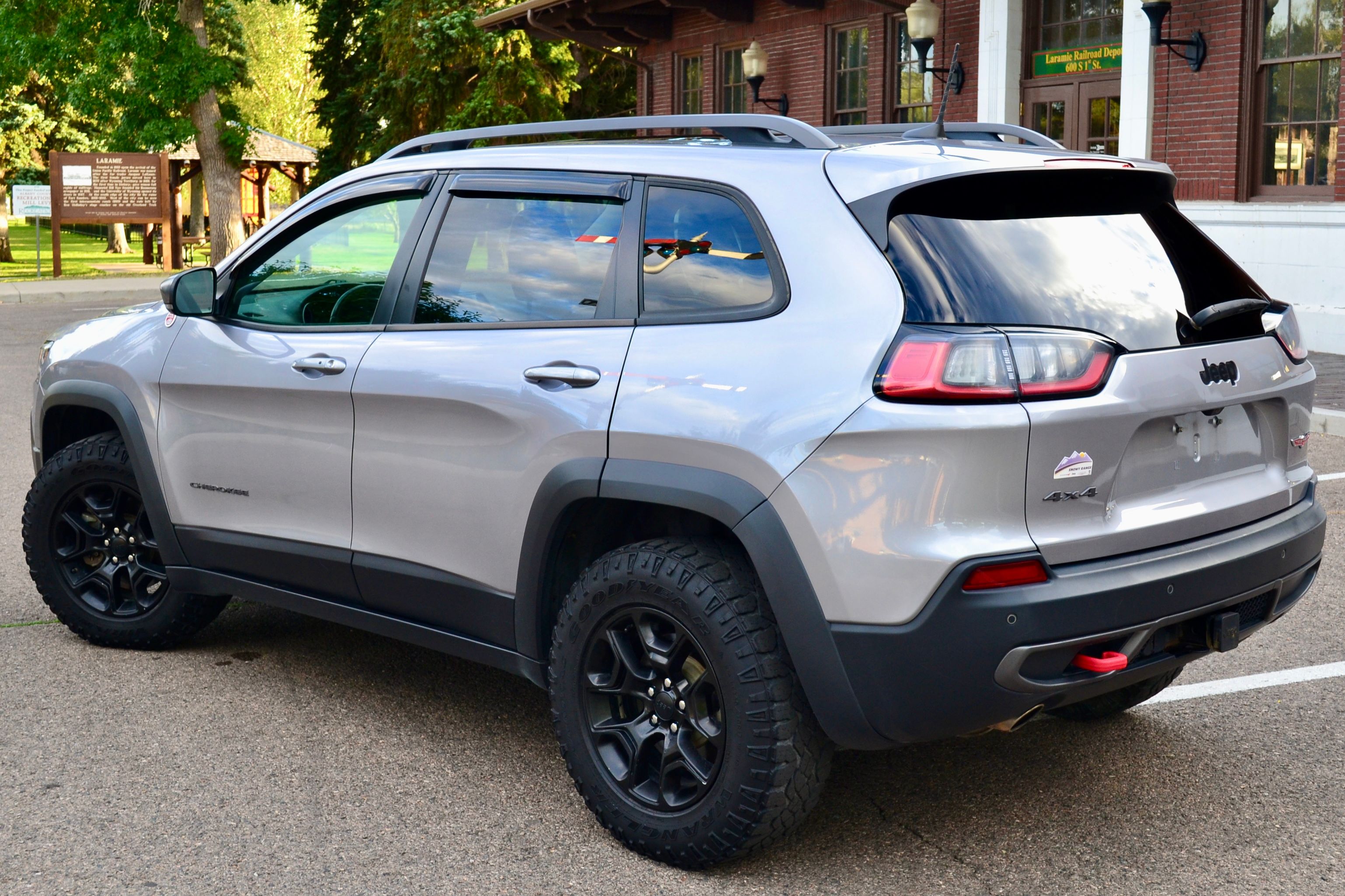 Used 2019 Jeep Cherokee Trailhawk w/ Comfort/Convenience Group AWD/4WD image 6
