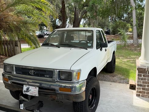 Used 1992 Toyota Pickup Deluxe AWD/4WD image 1