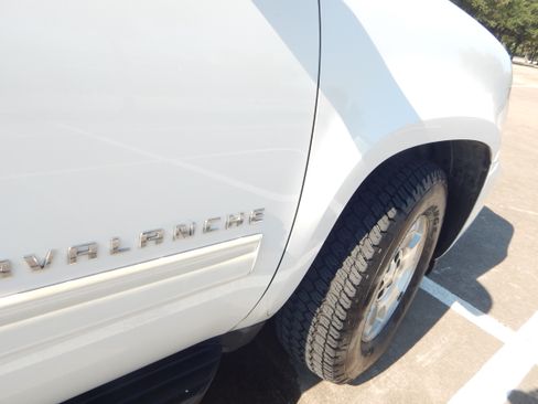 Used 2011 Chevrolet Avalanche LS RWD image 25