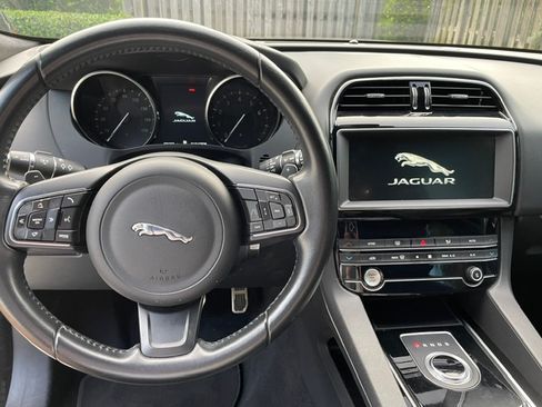 Used 2019 Jaguar F-PACE Premium AWD/4WD image 10
