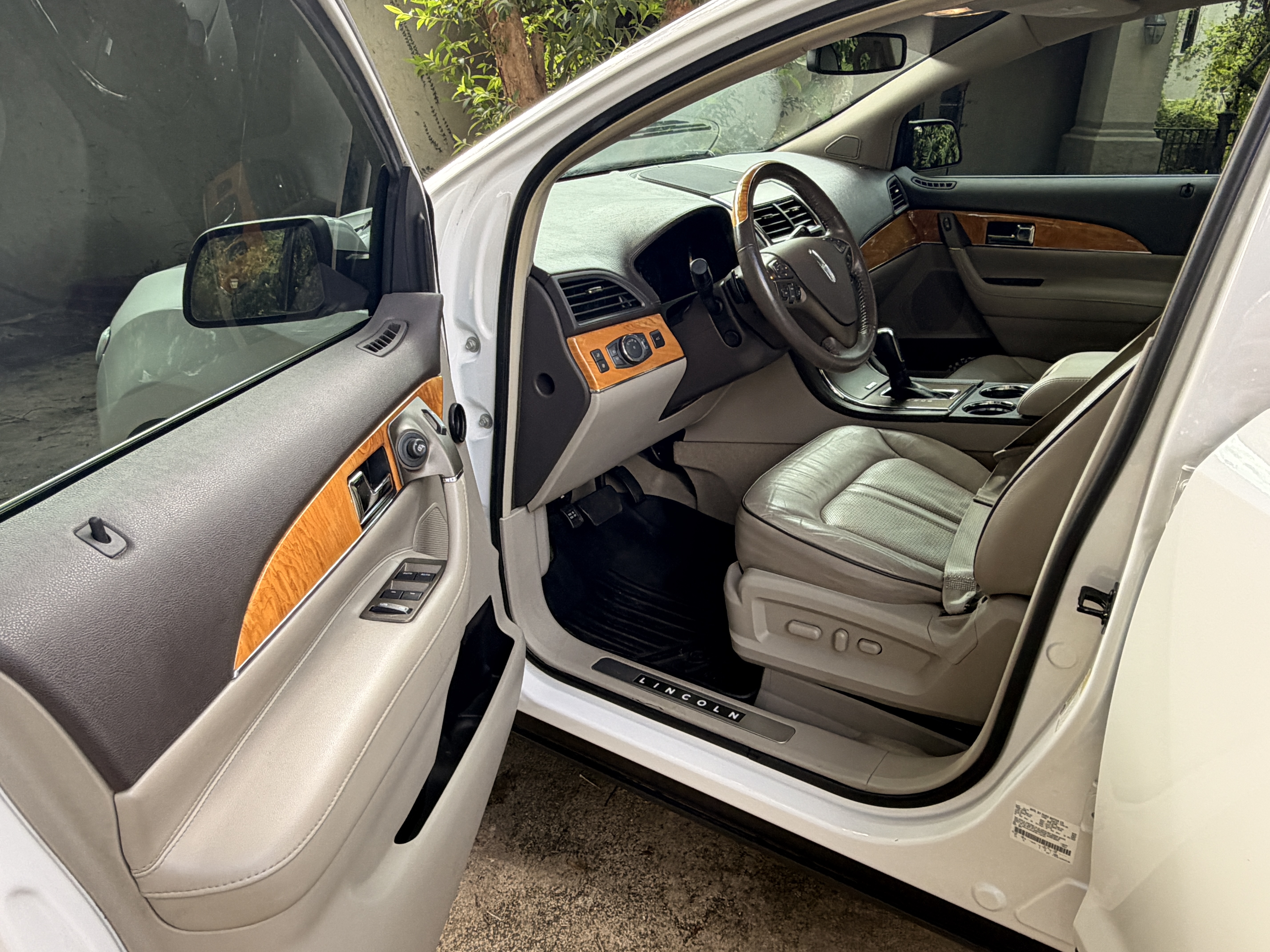 Used 2014 Lincoln MKX FWD w/ Equipment Group 102A image 13