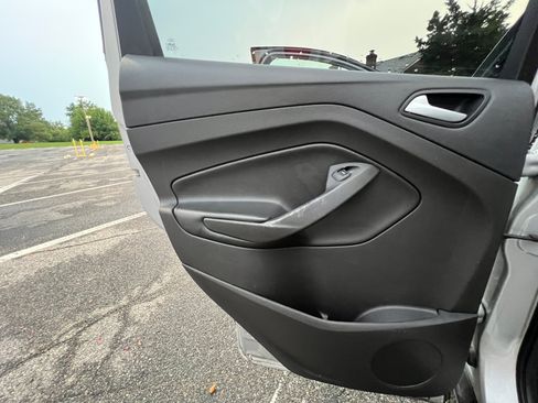 Used 2018 Ford Escape SE FWD image 21
