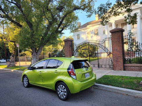 Used 2016 Toyota Prius C Two image 5