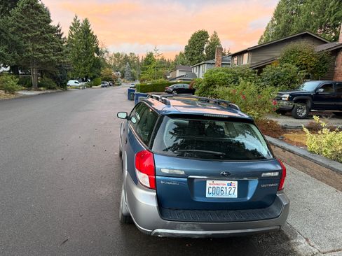 Used 2008 Subaru Outback 2.5i L.L. Bean AWD/4WD image 2