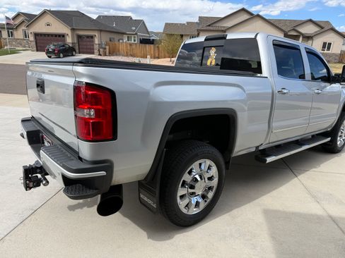 Used 2019 GMC Sierra 2500 Denali w/ Duramax Plus Package image 9