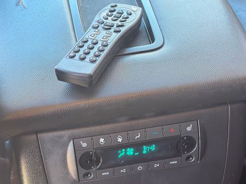 Used 2013 Chevrolet Tahoe LTZ image 24