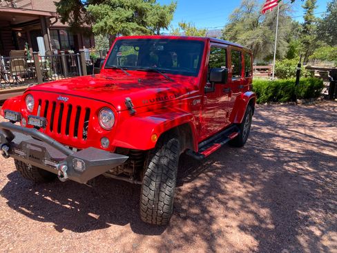 Used 2018 Jeep Wrangler Unlimited Rubicon w/ Connectivity Group AWD/4WD image 6