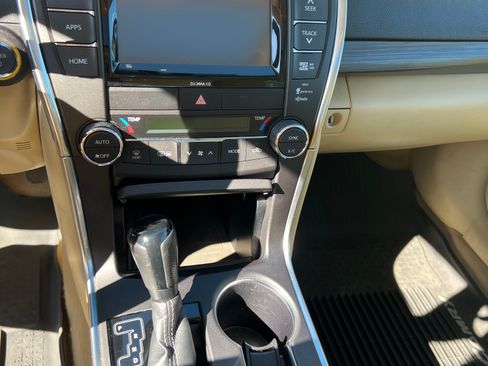 Used 2016 Toyota Camry XLE image 9