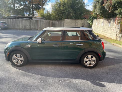 Used 2015 MINI Cooper 4-Door Hardtop image 4