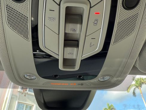 Used 2022 Audi Q7 3.0T Prestige image 23