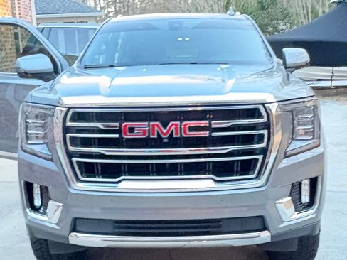 Used 2022 GMC Yukon SLT w/ SLT Premium Package image 4