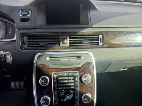 Used 2015 Volvo XC70 T6 w/ Proximity Package image 19