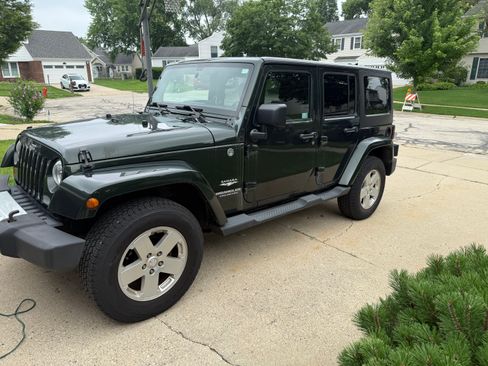 Used 2011 Jeep Wrangler Unlimited Sahara w/ Connectivity Group AWD/4WD image 6