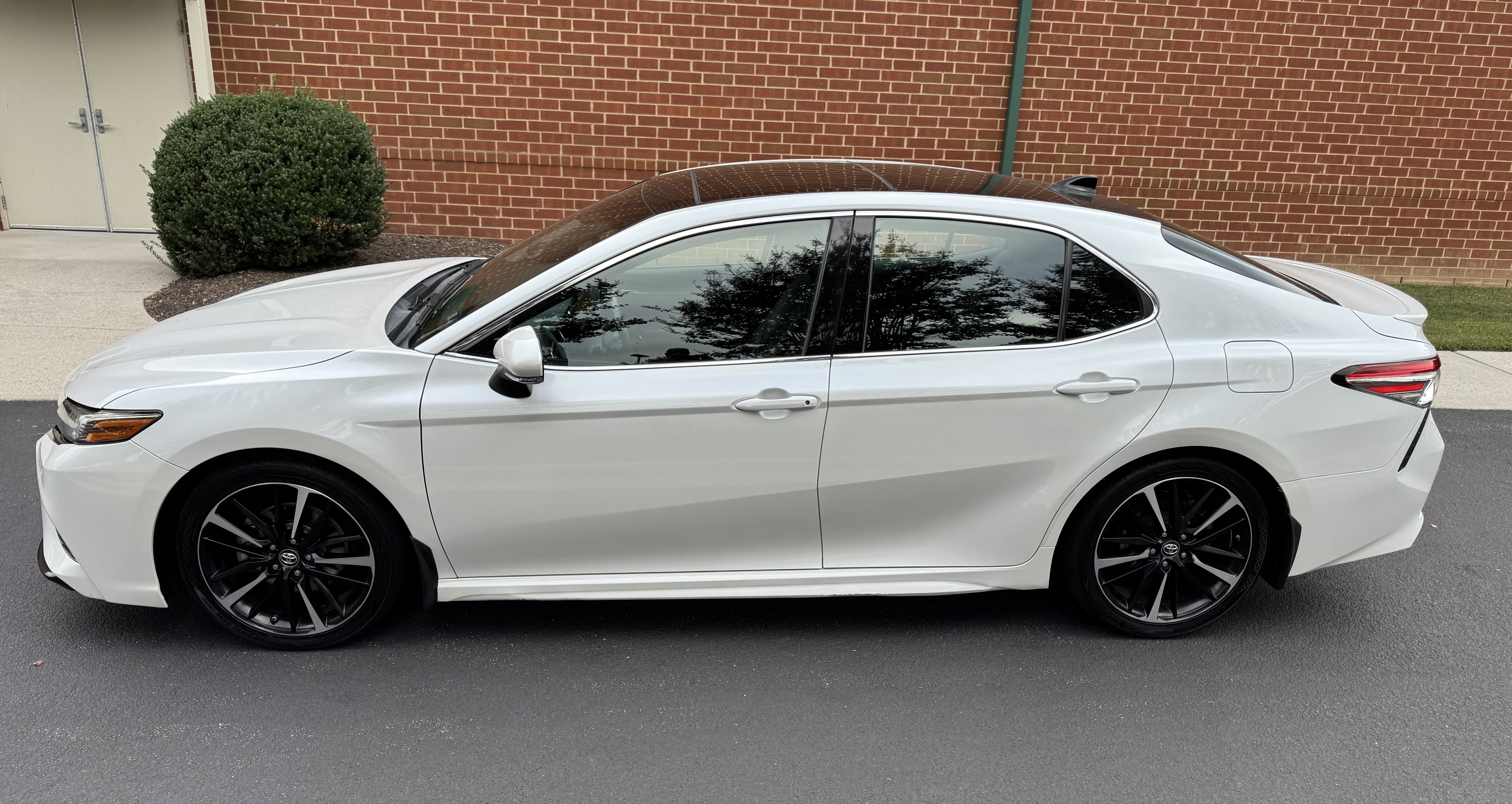 Used 2018 Toyota Camry XSE FWD image 4