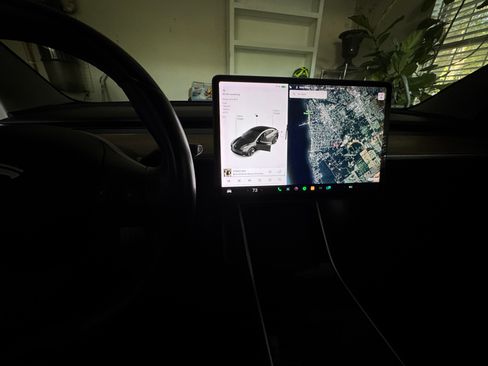 Used 2018 Tesla Model 3 Long Range image 4