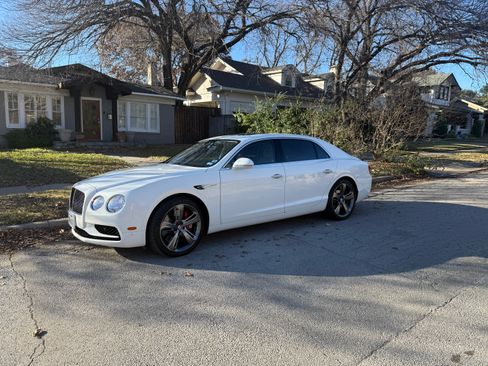 Used 2018 Bentley Flying Spur S V8 image 1