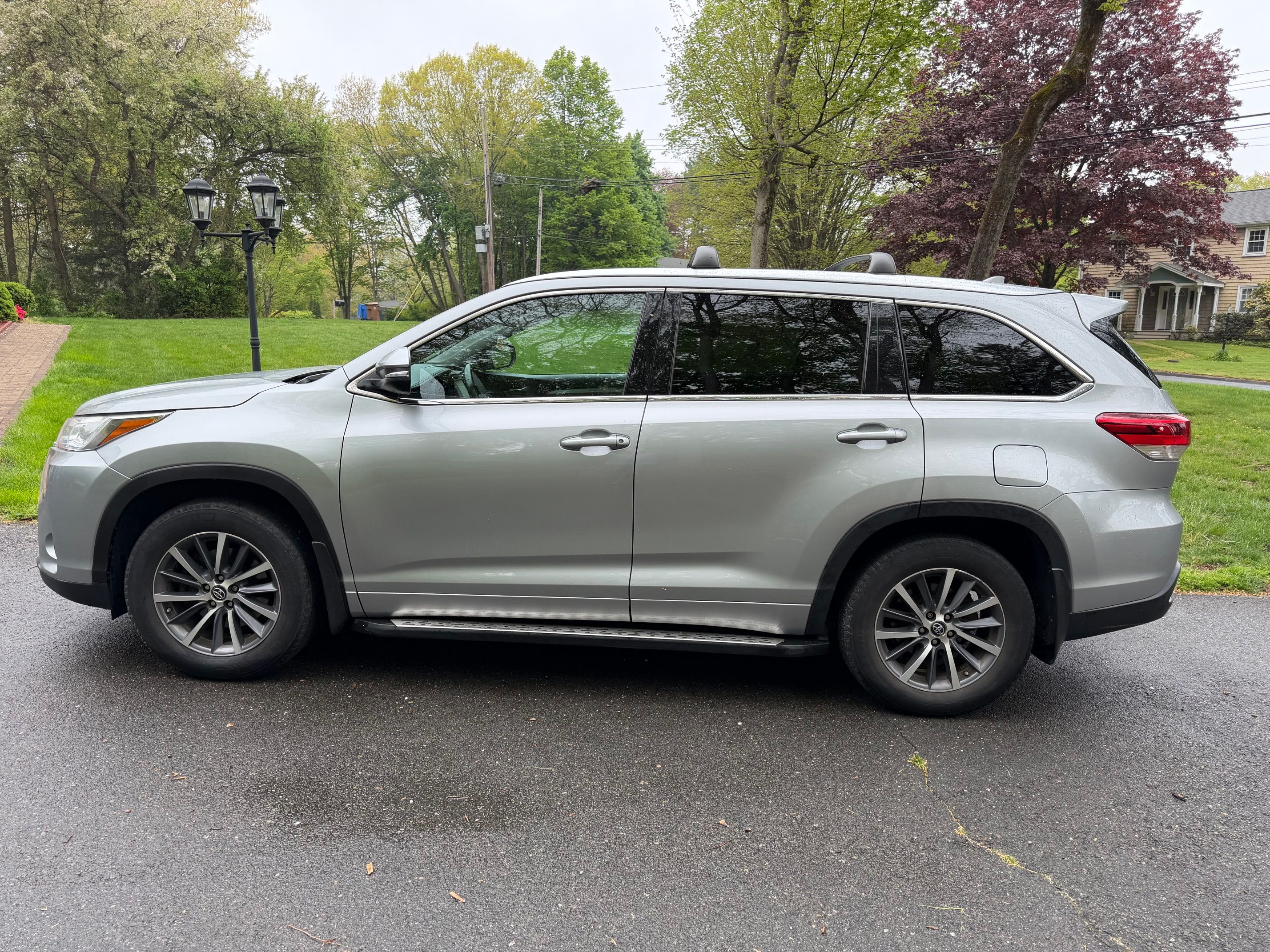 Used 2017 Toyota Highlander XLE AWD/4WD image 12