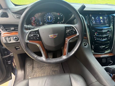 Used 2019 Cadillac Escalade Premium Luxury AWD/4WD image 14