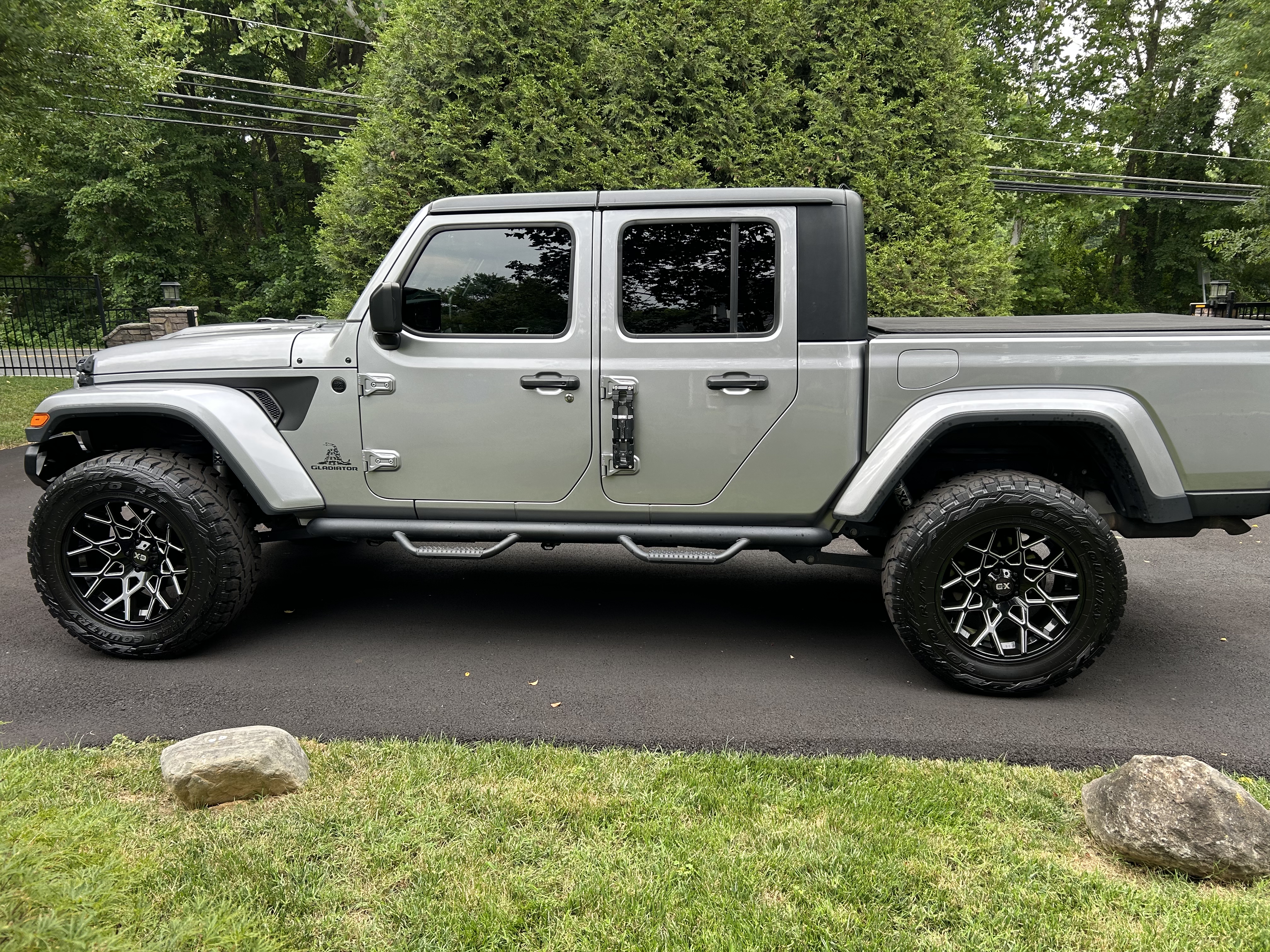 Used 2020 Jeep Gladiator Overland AWD/4WD image 5