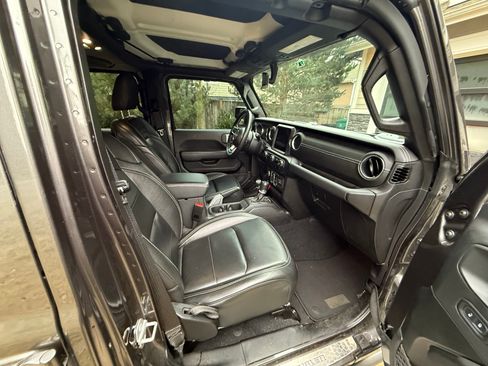 Used 2022 Jeep Wrangler Unlimited Sahara image 14