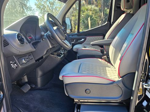 Used 2023 Mercedes-Benz Sprinter 3500 image 8
