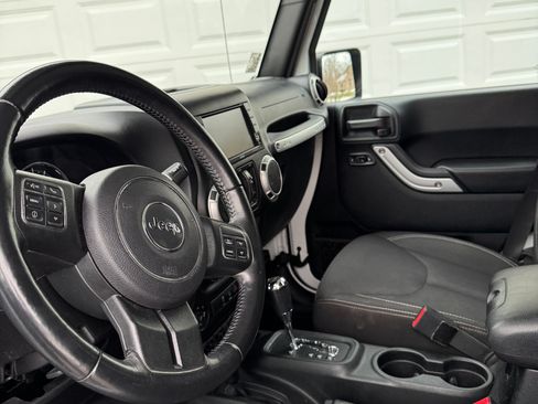 Used 2018 Jeep Wrangler Unlimited Sahara w/ Dual Top Group image 5