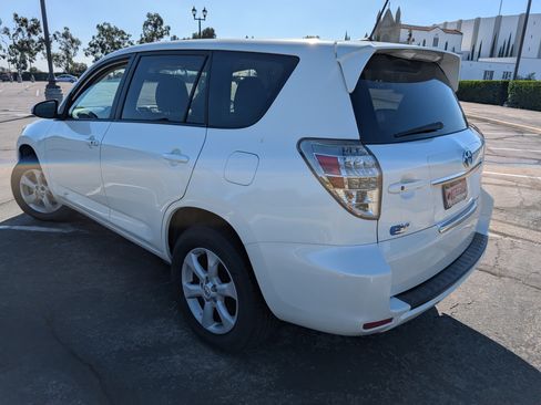 Used 2013 Toyota RAV4 EV image 4