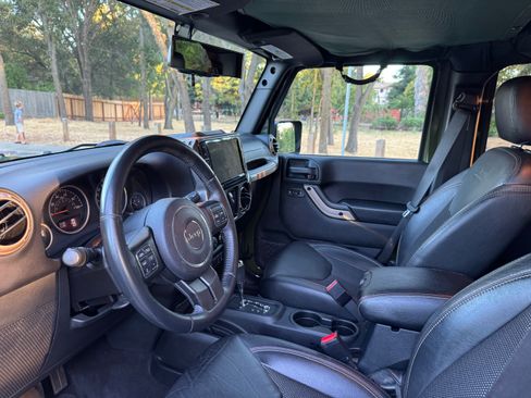 Used 2016 Jeep Wrangler Unlimited Sahara image 12