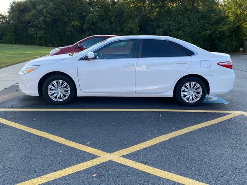 Used 2016 Toyota Camry LE w/ Moonroof Package image 1