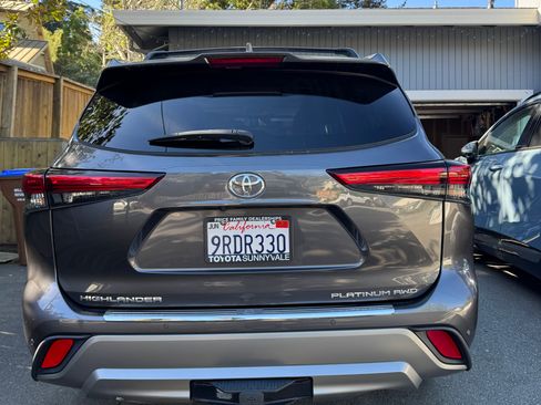 Used 2022 Toyota Highlander Platinum image 5
