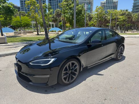 Used 2023 Tesla Model S Standard Range image 1