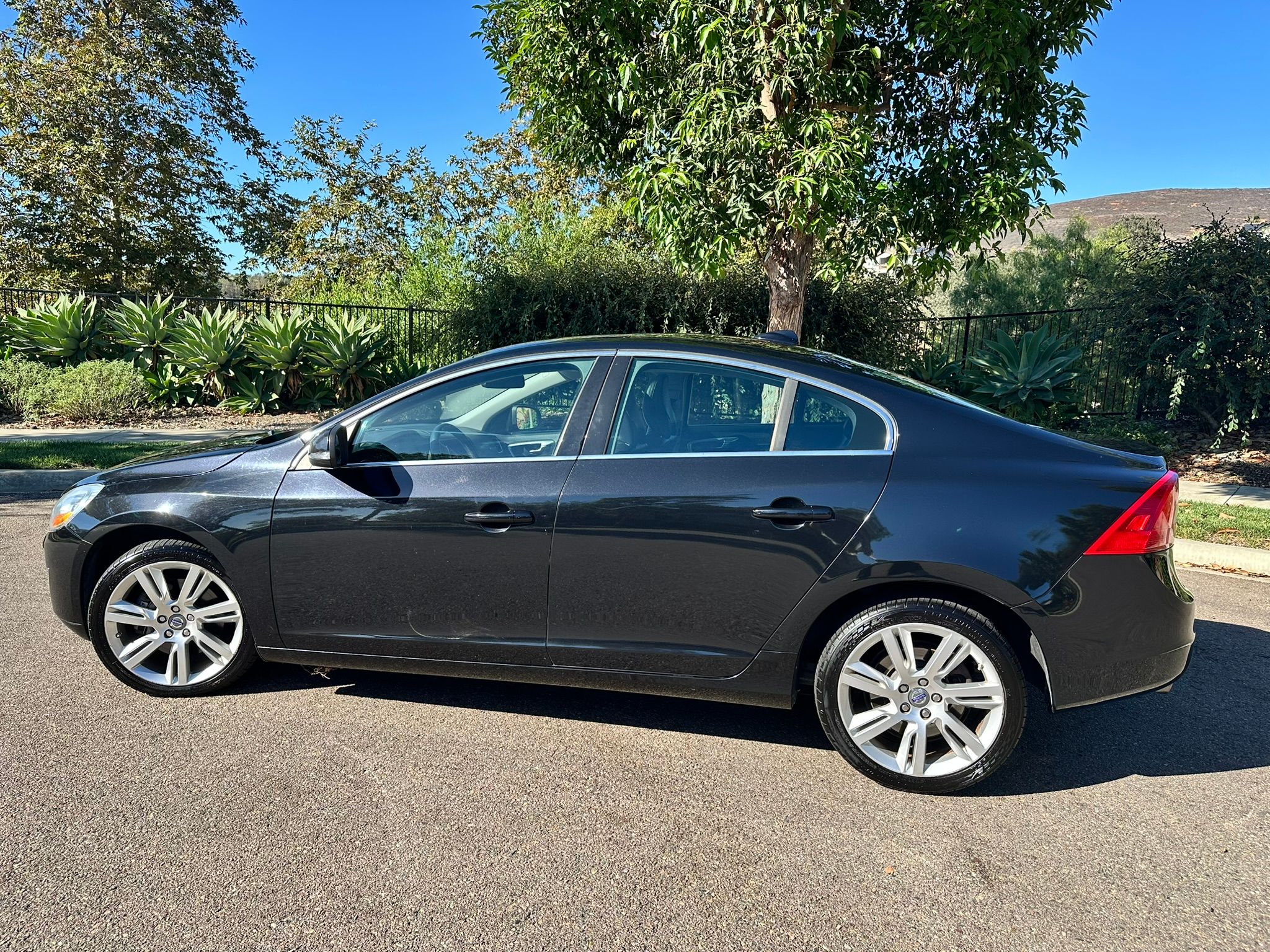 Used 2012 Volvo S60 T6 AWD/4WD image 2