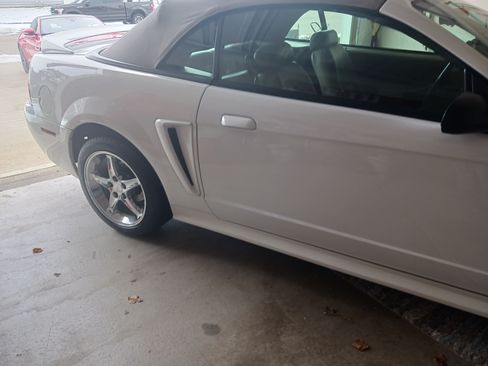 Used 2000 Ford Mustang GT image 9