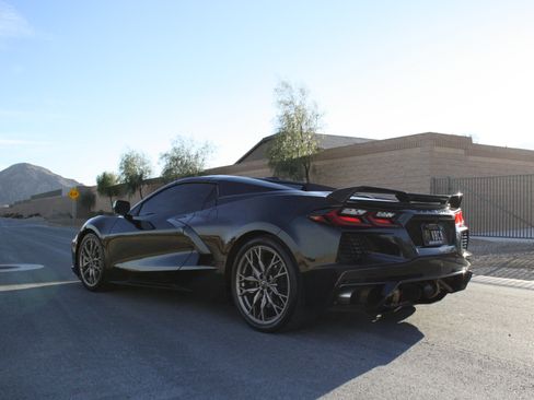 Used 2024 Chevrolet Corvette Stingray Premium Conv w/ Z51 Performance Package image 8