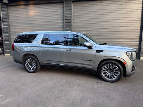 Used 2023 GMC Yukon XL Denali Ultimate image 6