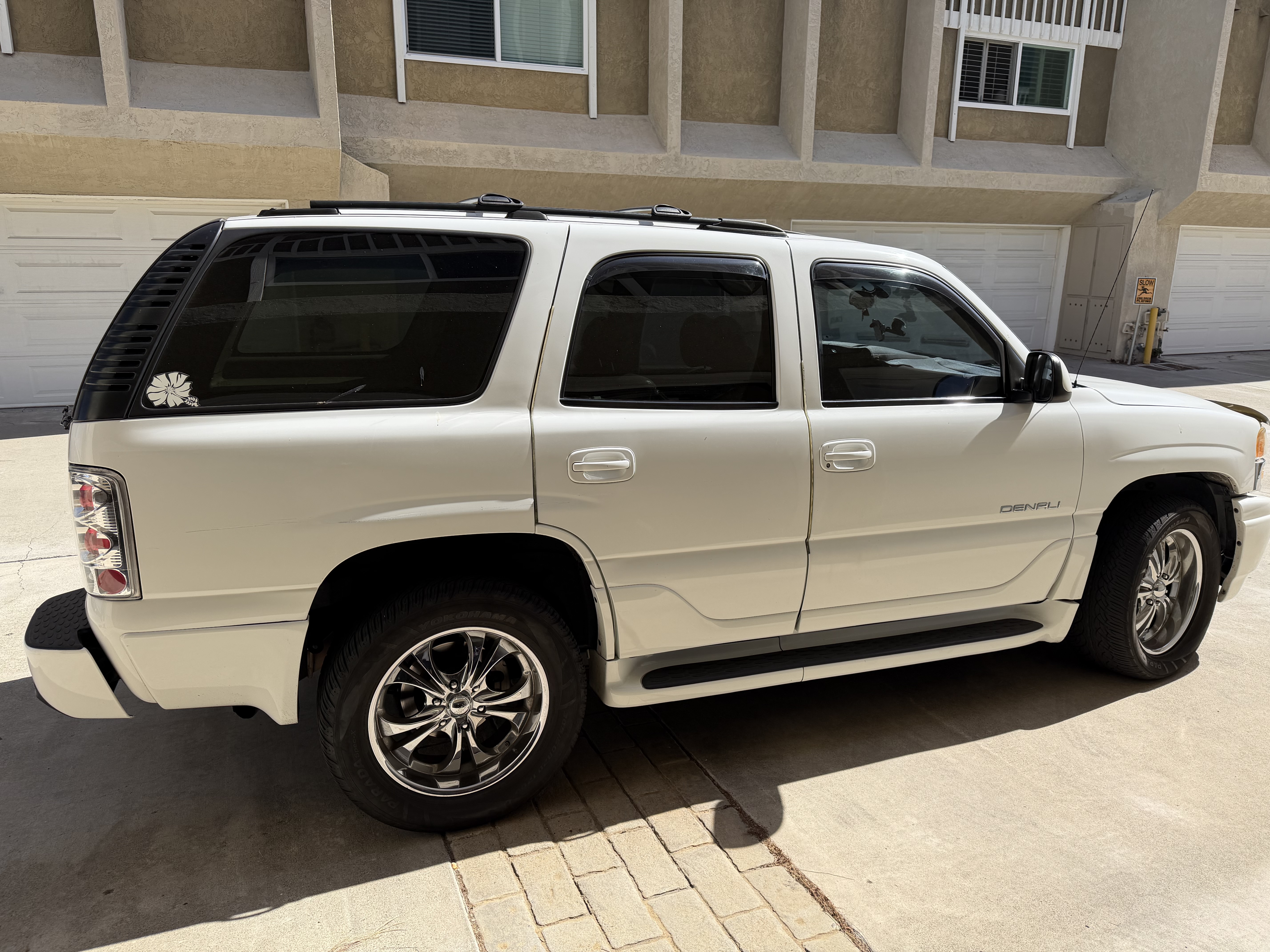 Used 2002 GMC Yukon Denali AWD/4WD image 6