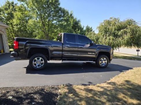 Used 2015 GMC Sierra 2500 SLT w/ All-Terrain HD Package AWD/4WD image 13