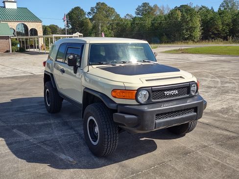 Used 2010 Toyota FJ Cruiser 4WD image 5