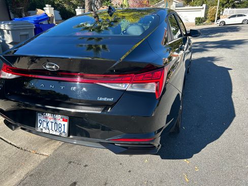 Used 2023 Hyundai Elantra Limited image 11