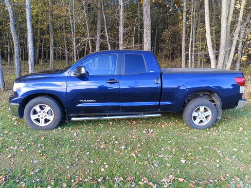 Used 2010 Toyota Tundra 4x4 Double Cab w/ SR5 Pkg image 6