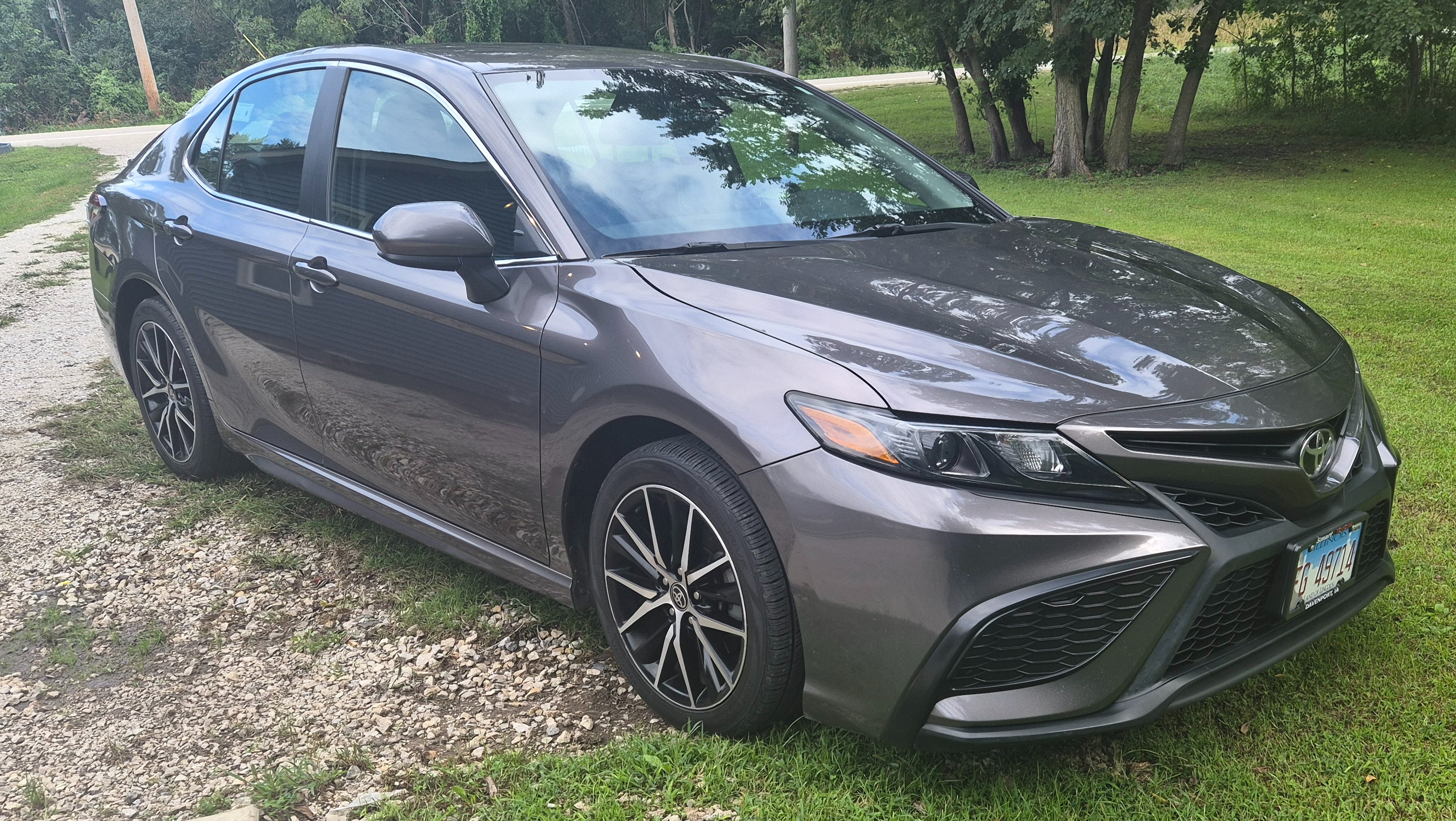 Used 2021 Toyota Camry SE FWD image 1