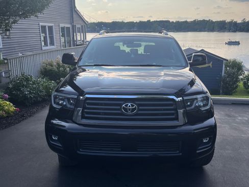 Used 2021 Toyota Sequoia SR5 w/ Premium Package AWD/4WD image 2