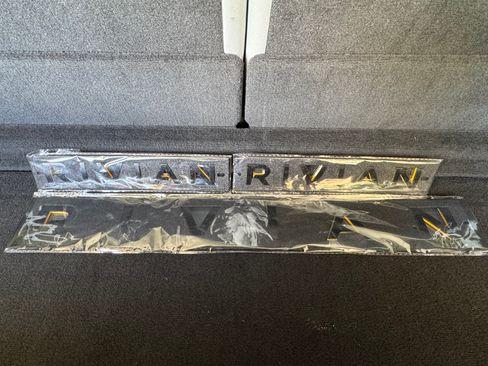 Used 2023 Rivian R1S Launch Edition AWD/4WD image 27