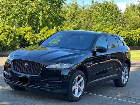 Used 2020 Jaguar F-PACE Premium image 1
