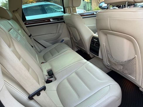 Used 2012 Volkswagen Touareg Executive image 8