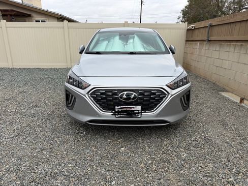 Used 2022 Hyundai Ioniq Limited FWD image 4